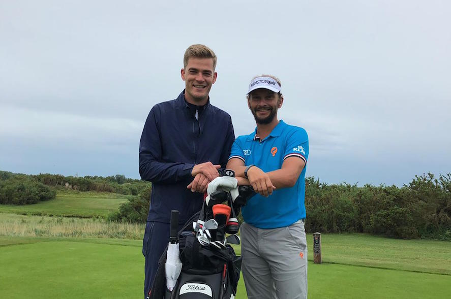 Joost Luiten met zijn caddie Maarten Bosch