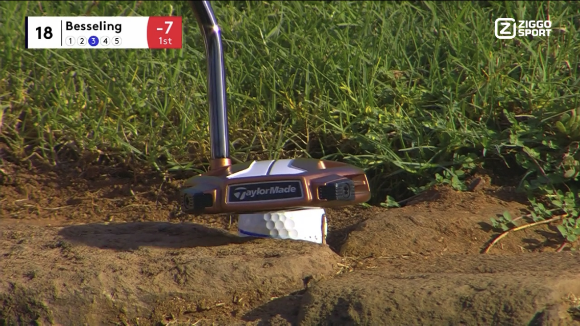 Wil Besseling met de putter op de laatste hole in Dunhill Championship