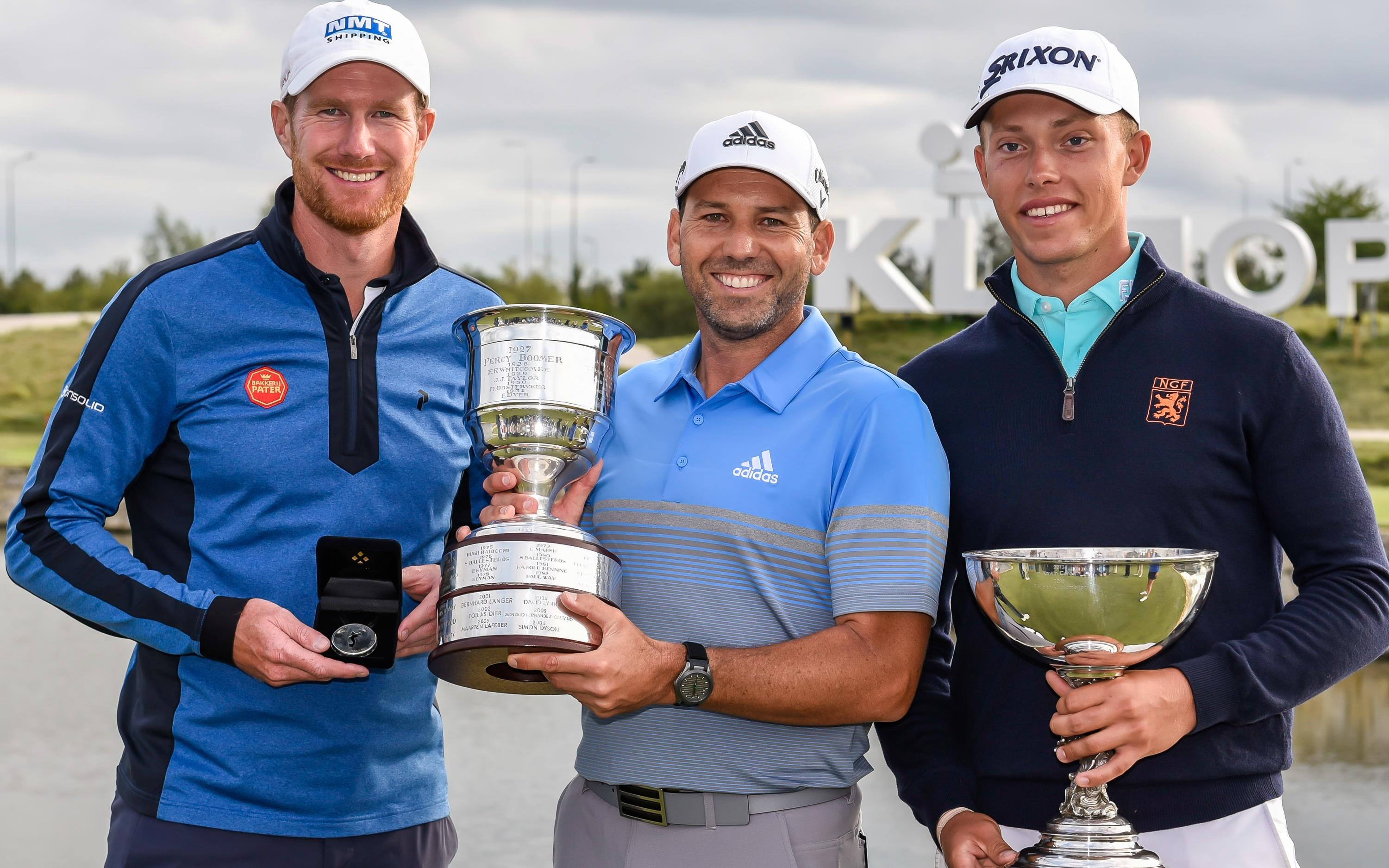 De golfers Wil Besseling, Sergio Garcia en Koen Kouwenaar bij het KLM Open 2019