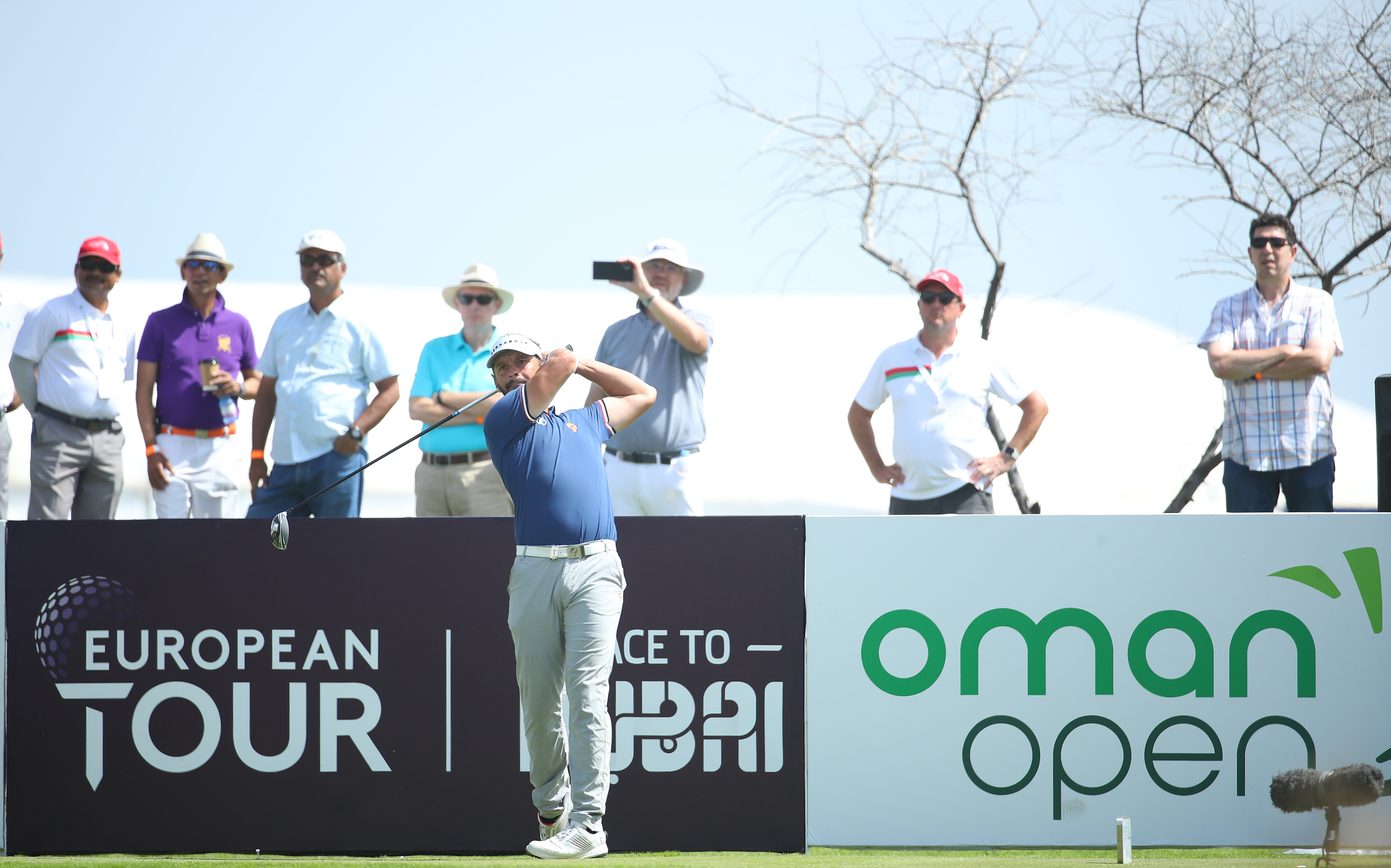 De Nederlandse topgolfer Joost Luiten slaat af tijdens ronde 3 van het Oman Open