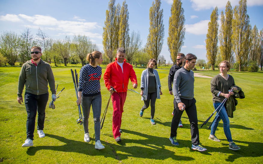Golfles in groep