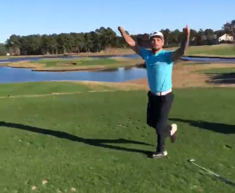 golfer geboren zonder handen slaat hole-in-one